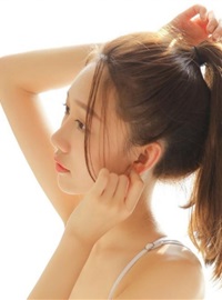 日系清秀美少女饱满酥胸雪肌体操服性感湿身图片(4)